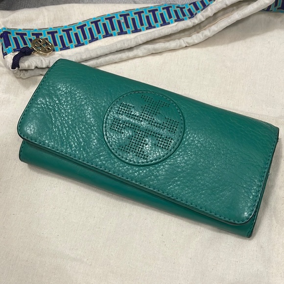Tory Burch Handbags - Make offer🌟Burch fabulous spring summer green leather wallet with gold hardware
